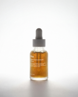 Art direction and visual identity for Oia, a marine-based skincare and haircare brand. Clean editorial style, soft light, natural textures and product-focused compositions created by IMPROMPTU studio. 