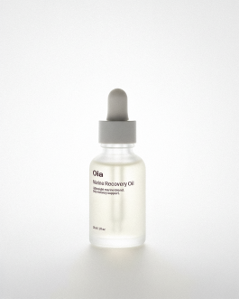 Art direction and visual identity for Oia, a marine-based skincare and haircare brand. Clean editorial style, soft light, natural textures and product-focused compositions created by IMPROMPTU studio.