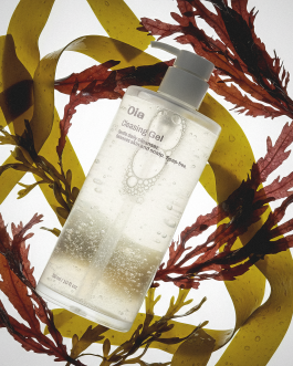 Art direction and visual identity for Oia, a marine-based skincare and haircare brand. Clean editorial style, soft light, natural textures and product-focused compositions created by IMPROMPTU studio. 